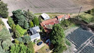 Clements House and Yard- click for photo gallery